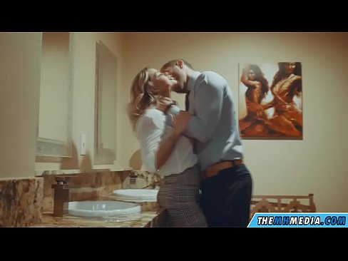❤️ Når en barmfagre blondine forfører dig på et offentligt toilet ☑ Anal porno at da.sexflashgame.ru ️❤